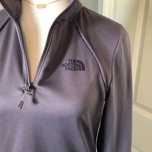 The North Face Fleece 1/4 Zip pullover. Lavender. Size S